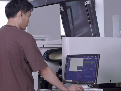 全自動視覺式精密點膠機(jī)給麻將上色應(yīng)用案例